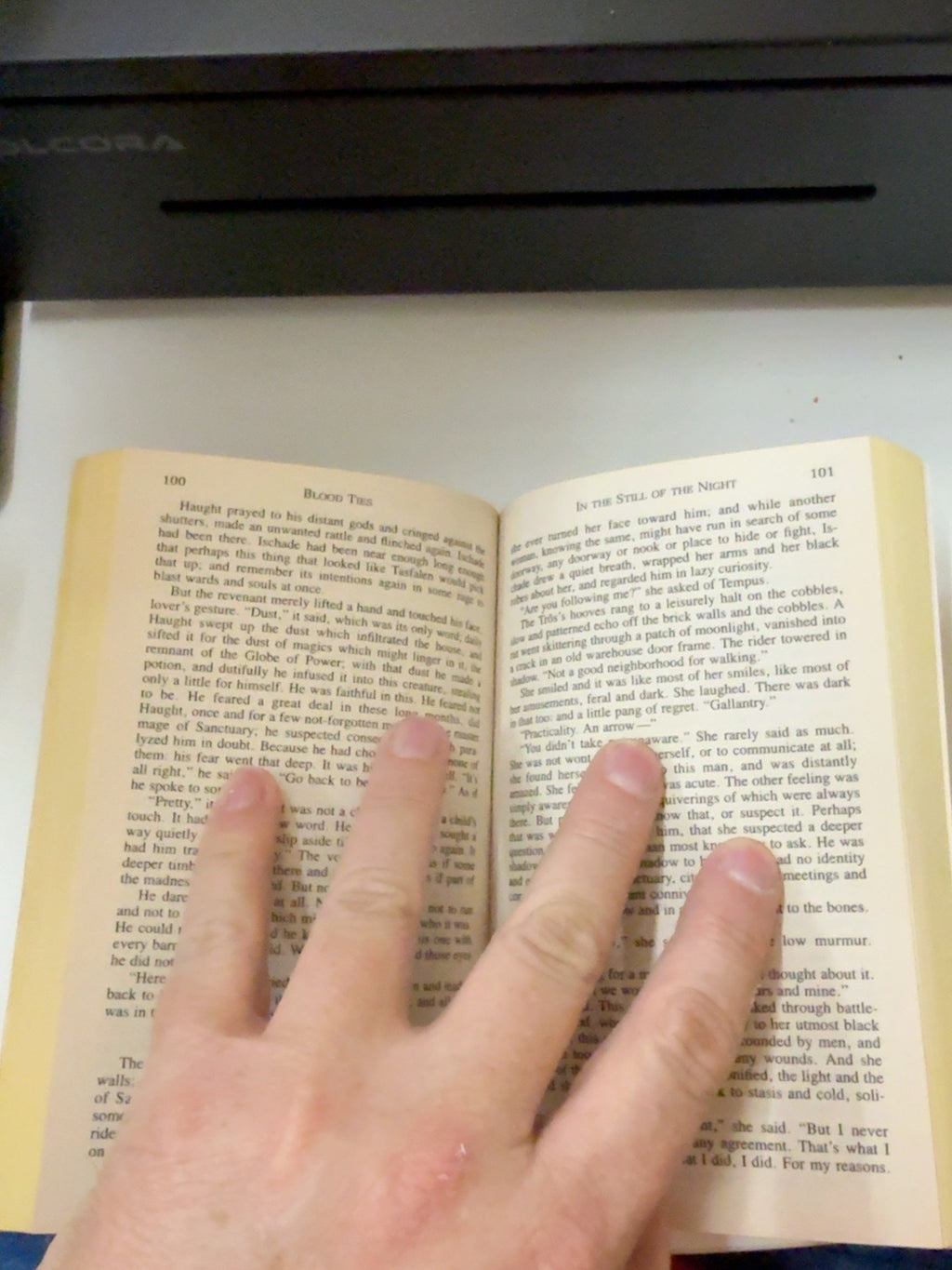 Blood Ties Thieves' World Book 9 interior pages and binding