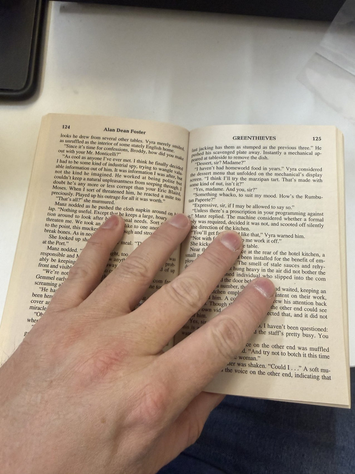 Greenthieves by Alan Dean Foster - photo 5