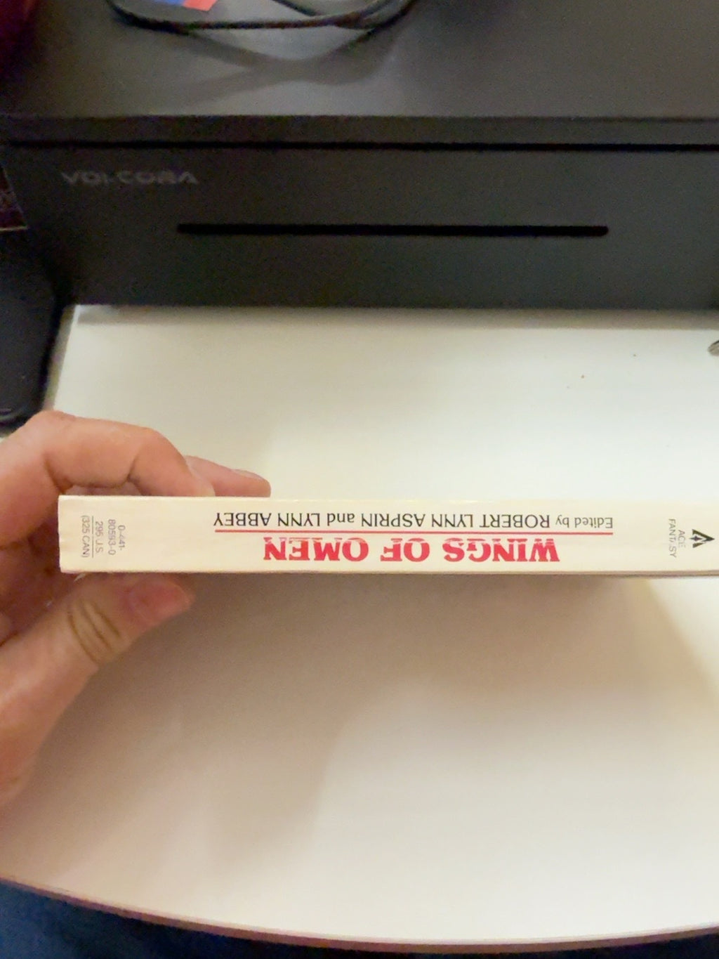 Wings of Omen Thieves' World #6 spine